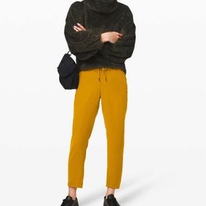 Lululemon On the Fly 7/8 Pants, Fools Gold/Mustard Yellow, Size 10